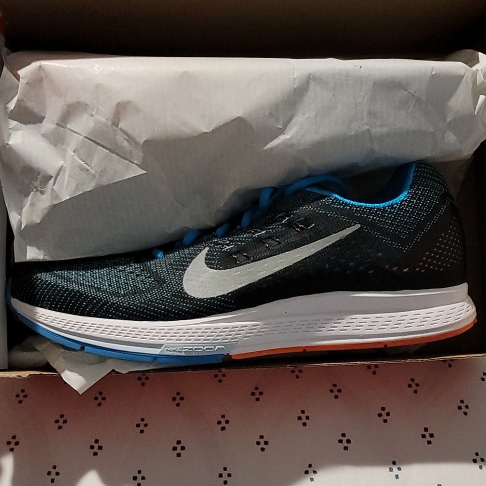 Men's 10.5 Air Zoom Structure 18's
